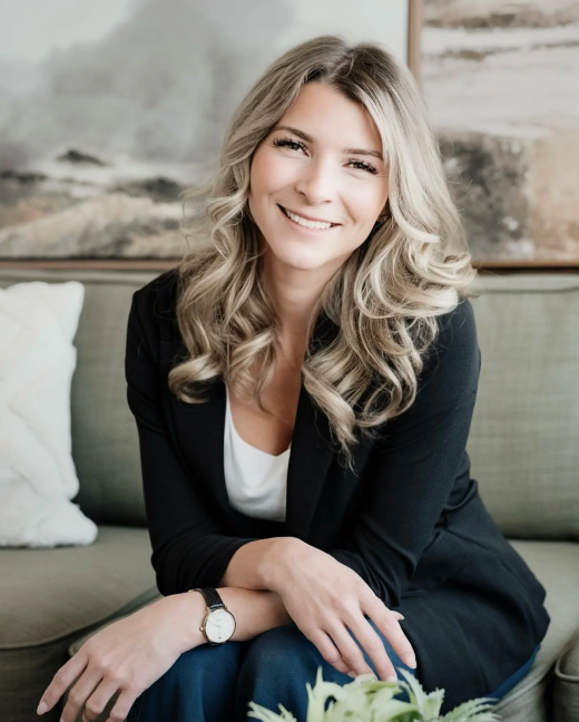 Holly Barr